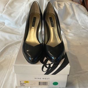 Nine West 8
M
NWLUCERO
BLACK
LEATHER
